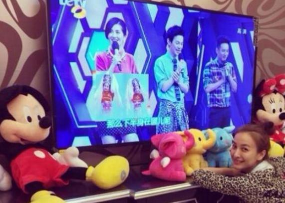 带你参观沈梦辰的豪宅，把整块大理石铺在电视墙上，太豪华了