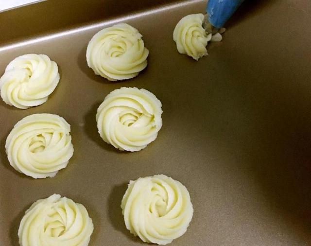 原来曲奇饼干的做法这么简单,3步就能搞定,香甜酥脆超好吃