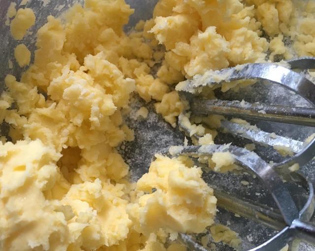 原来曲奇饼干的做法这么简单,3步就能搞定,香甜酥脆超好吃