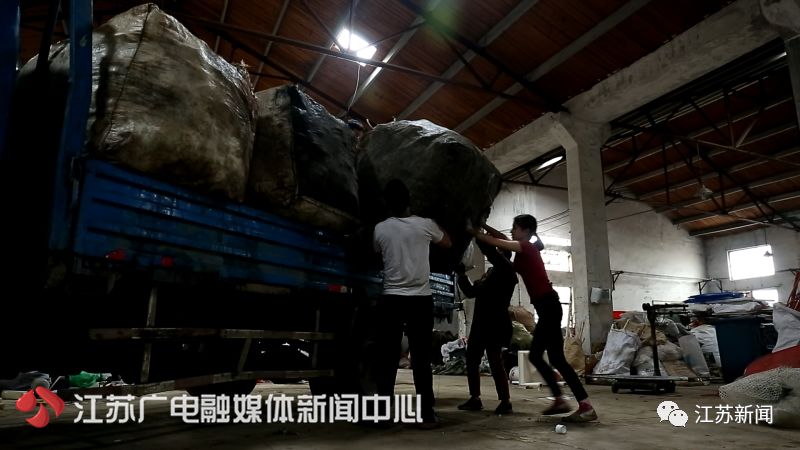 你是什么垃圾？90后美女收废品10年，因为科普这个问题火了！