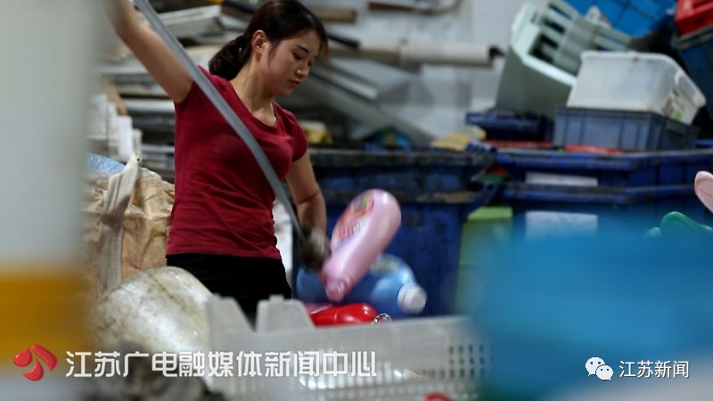 你是什么垃圾？90后美女收废品10年，因为科普这个问题火了！