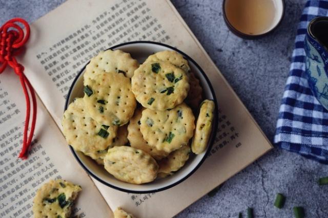 家人爱吃苏打饼干不用买,在家就能做,健康美味,零添加零失败!