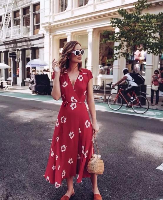 炎炎夏日,连衣裙就买这3种面料,夏天穿舒适凉快