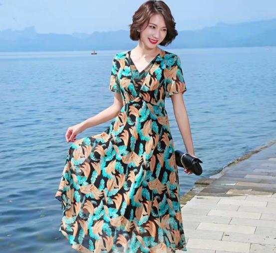 炎炎夏日,连衣裙就买这3种面料,夏天穿舒适凉快