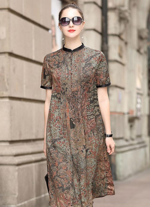 夏天挑选面料,更加趋向于天然舒适,真丝、香云纱、棉麻清凉亲肤