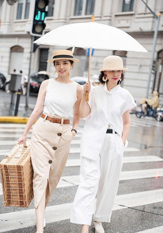 夏天挑选面料,更加趋向于天然舒适,真丝、香云纱、棉麻清凉亲肤