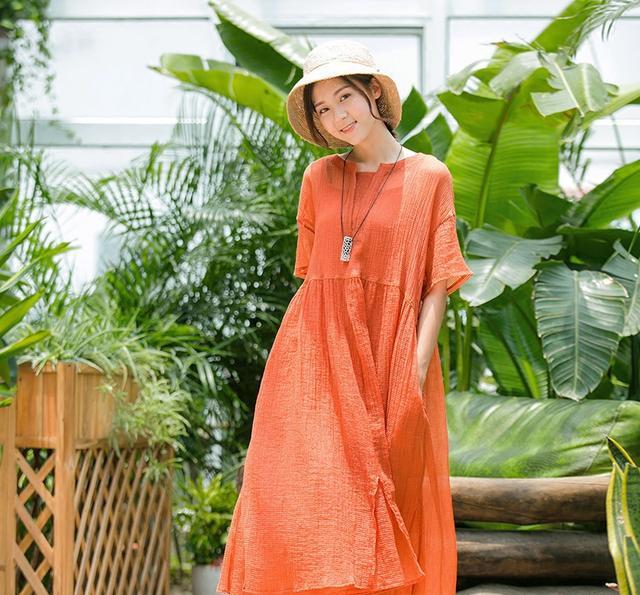 夏天挑选面料,更加趋向于天然舒适,真丝、香云纱、棉麻清凉亲肤