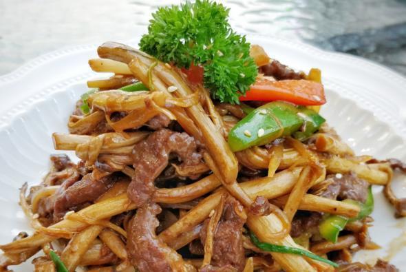 精选美食推荐：冷拌花生，酱香茶树菇炒牛肉，西兰花炒鸡块的做法