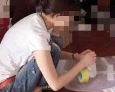 女子频繁叫快递小哥上门，遭房东怀疑报警，结果尴尬了