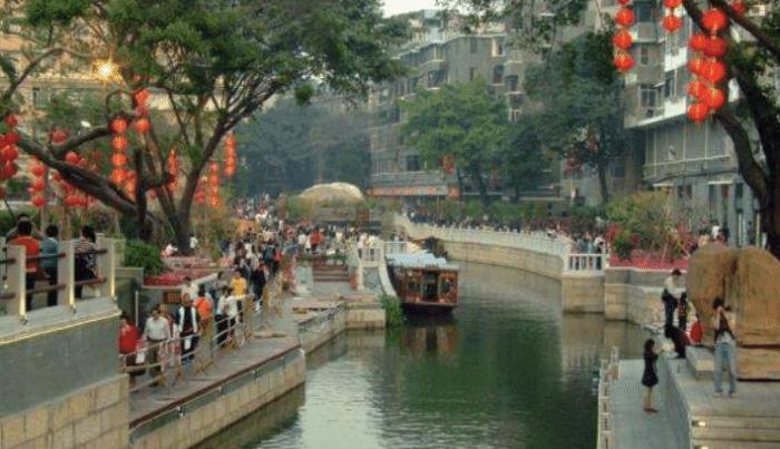 广州竟也存在一个江南？路边性感雕塑让人分心，吸引多数游客目光