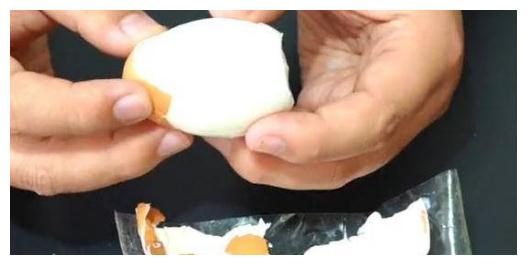 鸡蛋上边缠一圈胶带，原来还有这妙用，解决了家家户户的大难题
