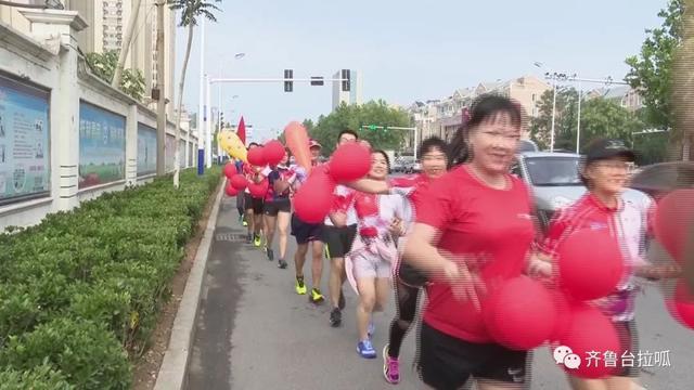 跑步迎亲，低碳环保，这样的迎亲场面，头回见