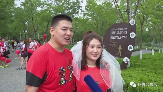 跑步迎亲，低碳环保，这样的迎亲场面，头回见