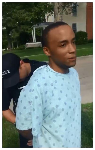 傻眼！美国黑人青年打点滴时散步，竟被指控偷窃医疗器材遭逮捕