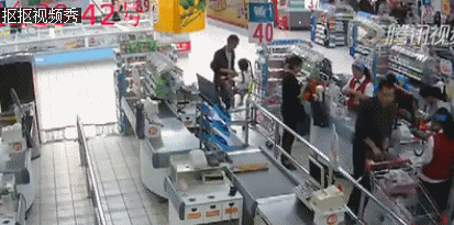 警惕!有人瞄牢小孩身上的金首饰,夏季高发