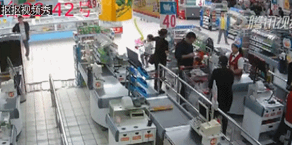 警惕!有人瞄牢小孩身上的金首饰,夏季高发