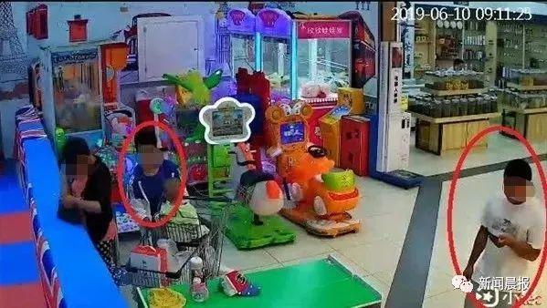 警惕!有人瞄牢小孩身上的金首饰,夏季高发