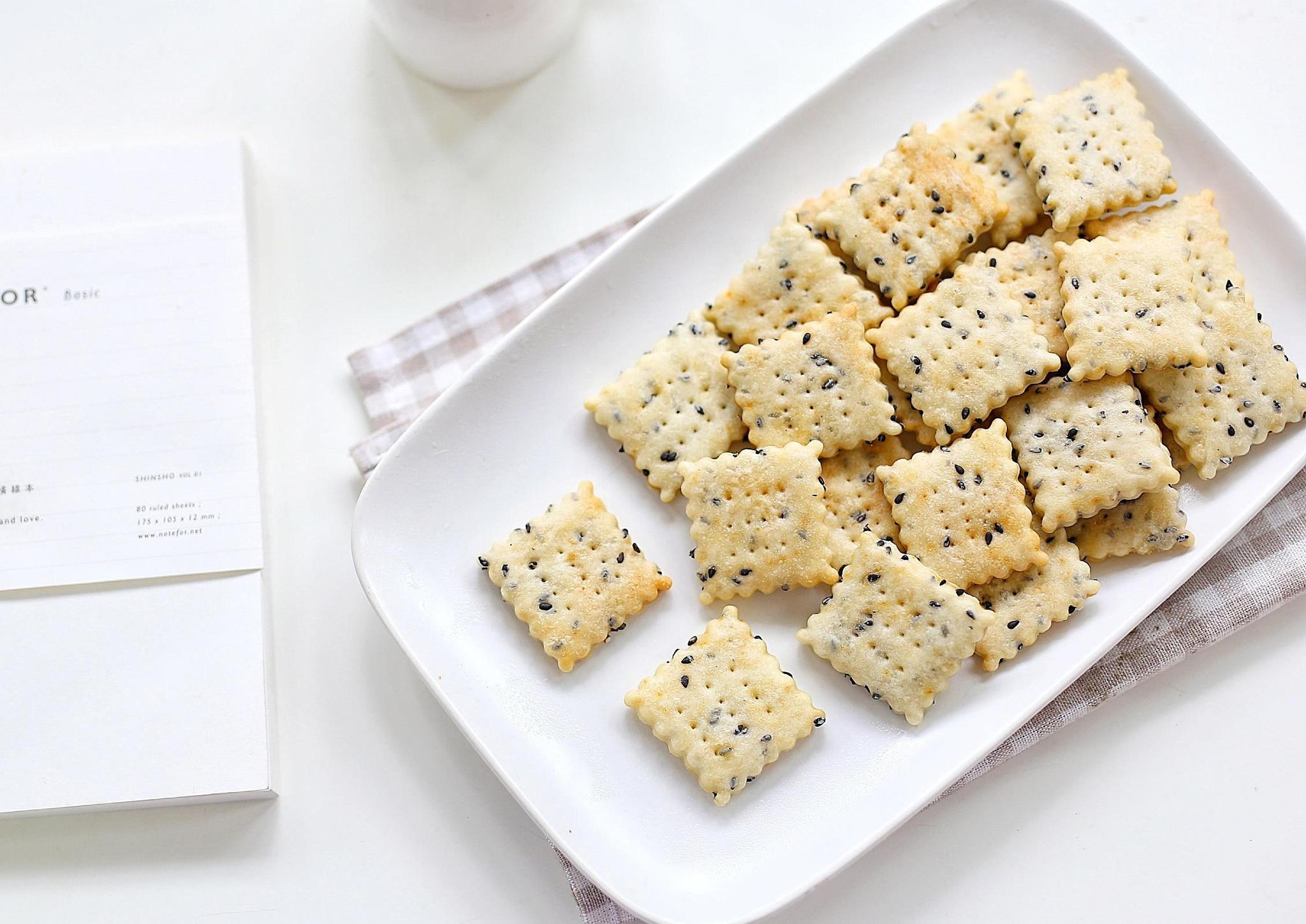 在家就能做的苏打饼干,咸香酥脆,越嚼越有滋味,大人孩子都喜欢
