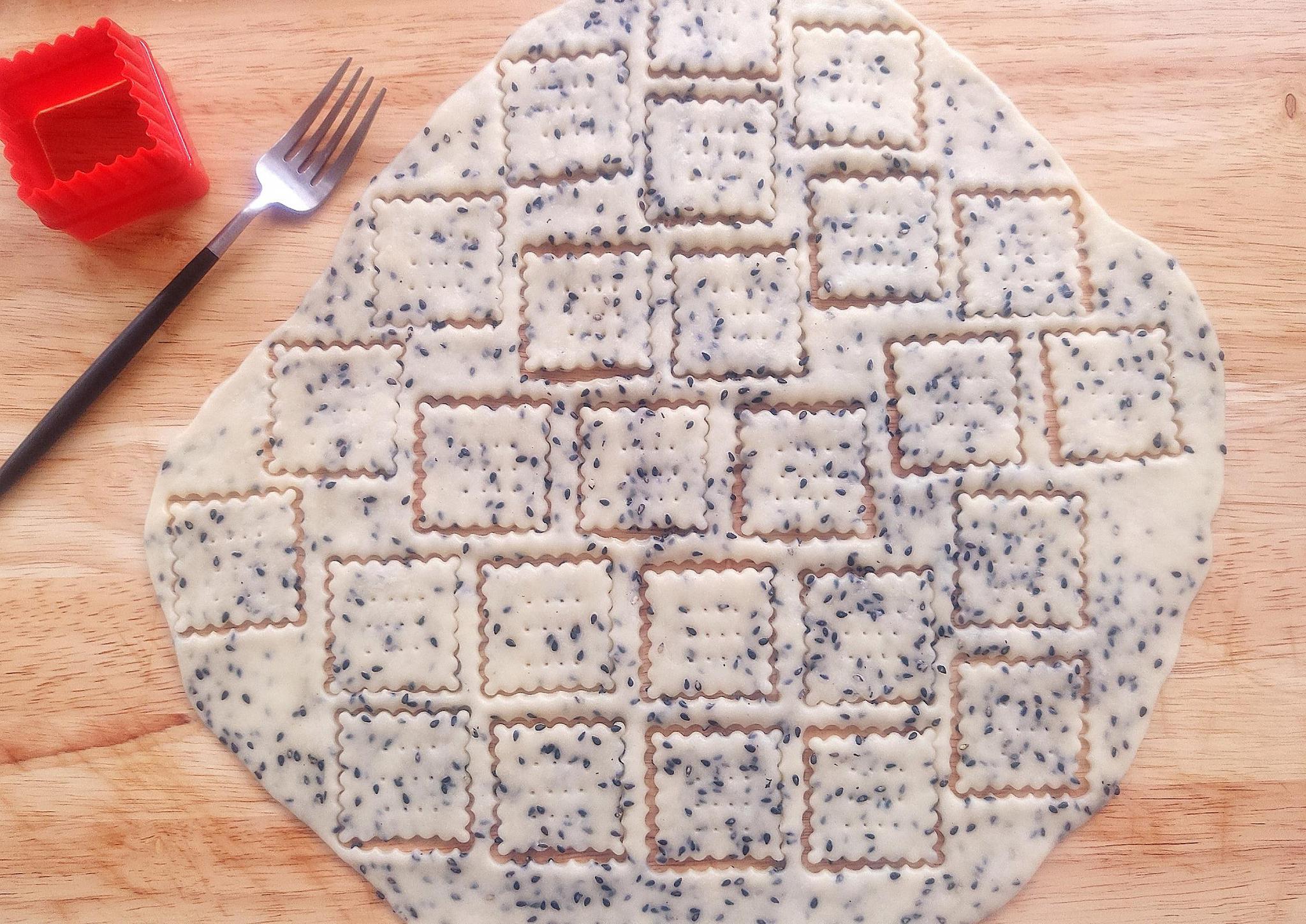 在家就能做的苏打饼干,咸香酥脆,越嚼越有滋味,大人孩子都喜欢