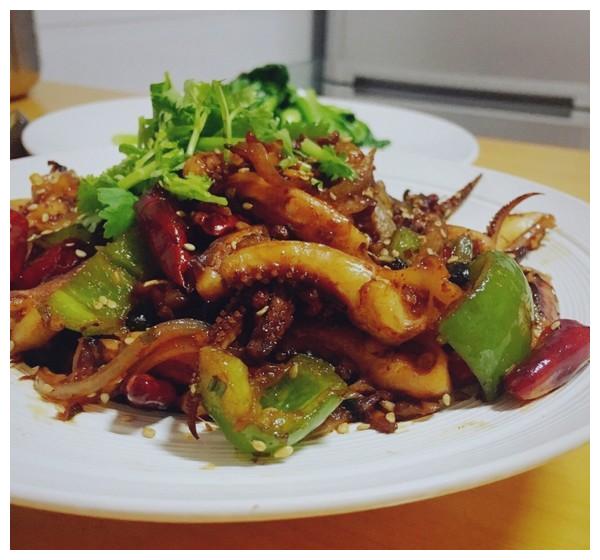 精选美食推荐：花生蒸排骨，佛手白菜，红烧鱿鱼的做法