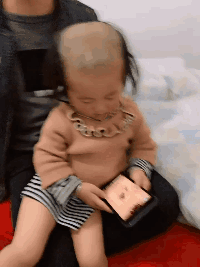 搞笑GIF：买个别墅、游艇啥的，不用跟谁借