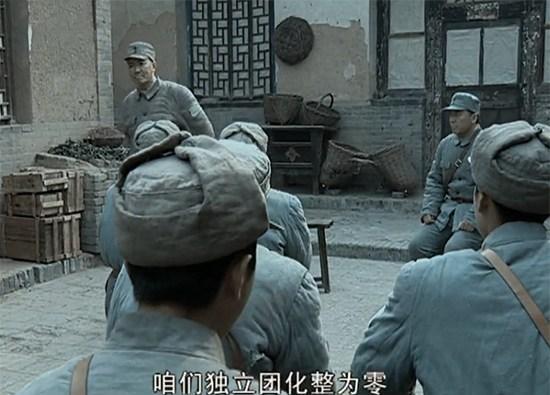 《亮剑》为何团长李云龙吃贴饼，而张大彪一个营长却吃牛肉罐头？