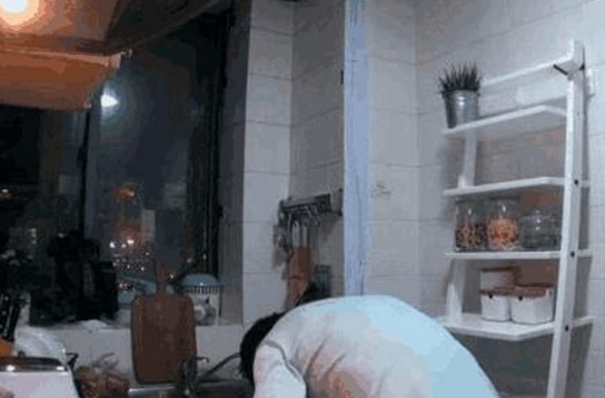 杨迪住的房子也太搞笑了，面积太小了，连家具都要买“缩水版”