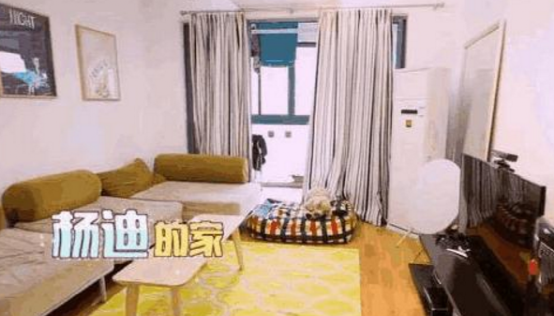 杨迪住的房子也太搞笑了，面积太小了，连家具都要买“缩水版”
