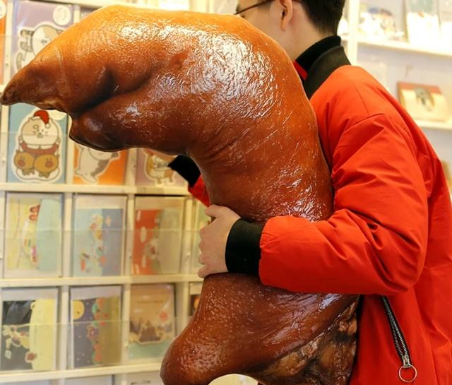 你网购过什么逼真的东西，被骗得一脸懵？“大猪蹄子”太能骗人！