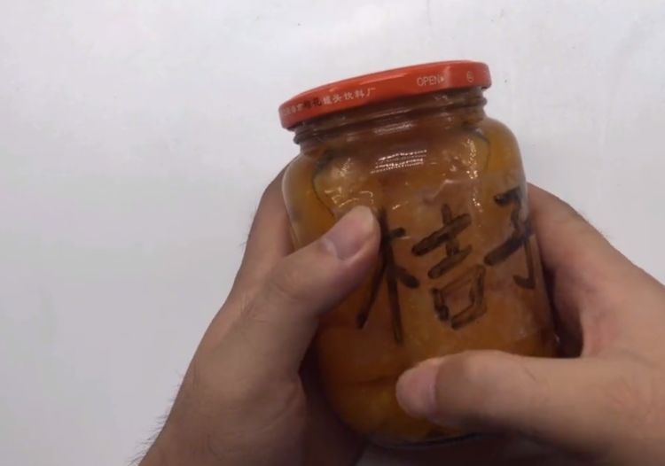 透明胶带往水里泡一泡，解决了家里多年的难题，早知早受益