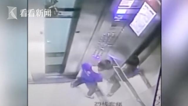 熊孩子在电梯内小便 业主担忧“困梯”：就怕漏电下坠