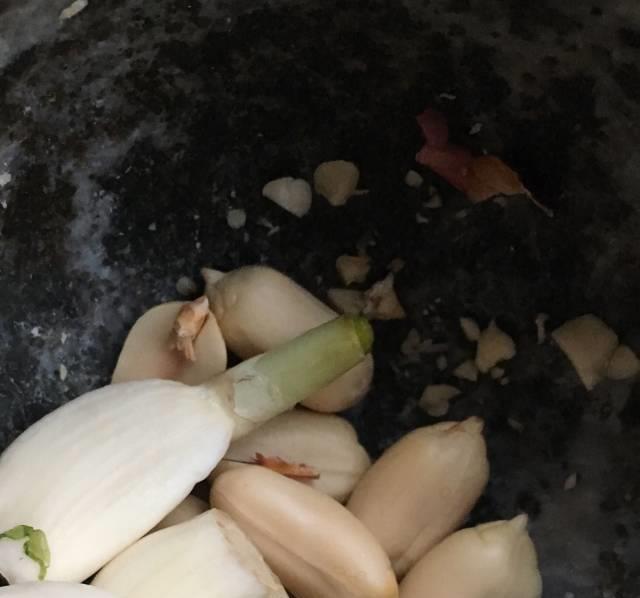 花生拌苦菊，家常小凉菜，好吃开胃还去火！