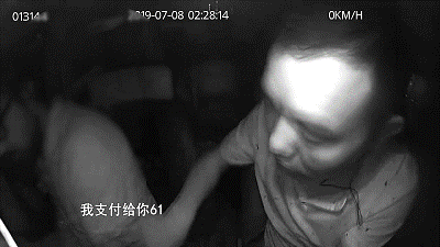 老外酒后拒付车费，还挥拳殴打的哥！致面部多处骨折，警方：已控制