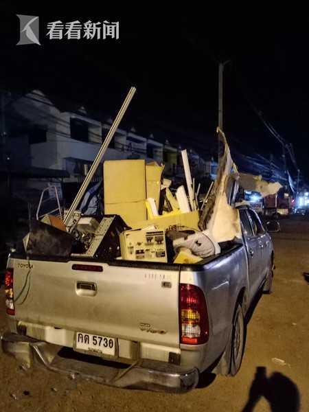 泰国男子帮拾荒老伯运废品回家 见其住所秒崩溃：你狠