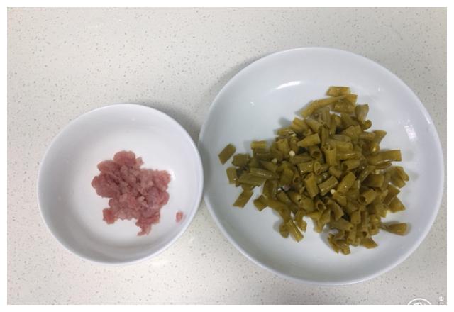 在家用淘米水自制酸豆角，零添加剂，酸豆角炒肉末，下饭超级棒