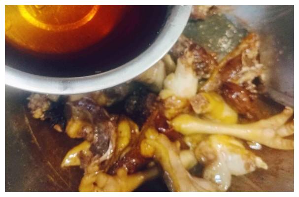 香就一个字！鸡肉紧实有嚼劲，珍珠菇一口一个！怎么吃都不过瘾！