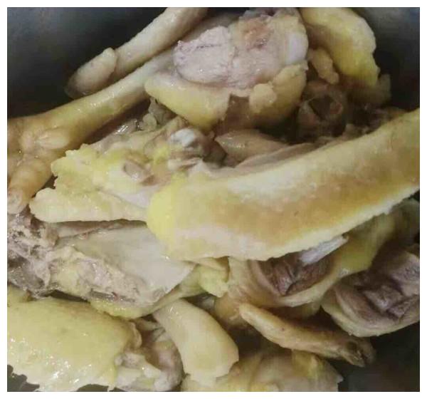 香就一个字！鸡肉紧实有嚼劲，珍珠菇一口一个！怎么吃都不过瘾！