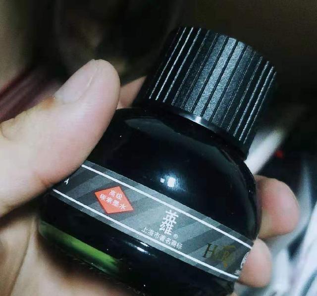 如何体验陈年葡萄酒的石墨香气？