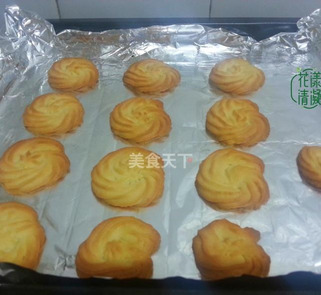 经典曲奇饼干,酥脆可口,做法超简单,一口就上瘾!