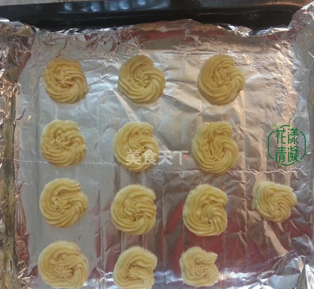 经典曲奇饼干,酥脆可口,做法超简单,一口就上瘾!