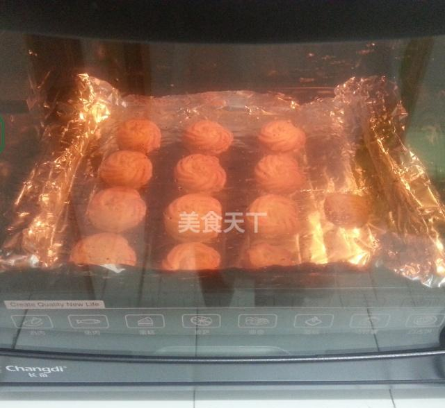 经典曲奇饼干,酥脆可口,做法超简单,一口就上瘾!