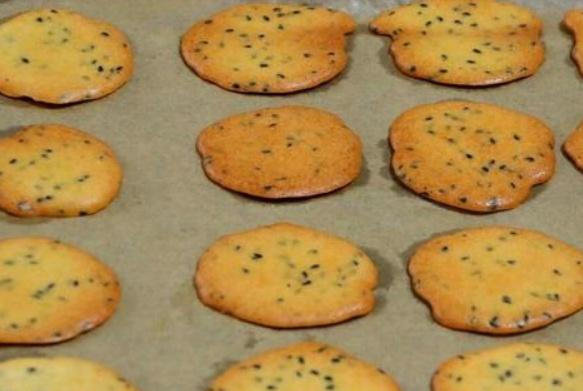 孩子吃饼干不用买,手把手教你,鸡蛋面粉搅一搅就有美味!