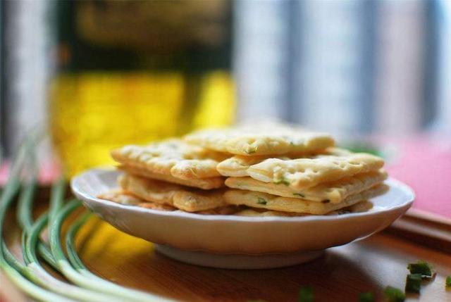 咸饼干也能很美味!香酥咸鲜吃不够