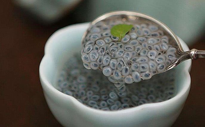 比压缩饼干还“扛饿”的零食,吃一个喝一杯水,不吃饭也能饱