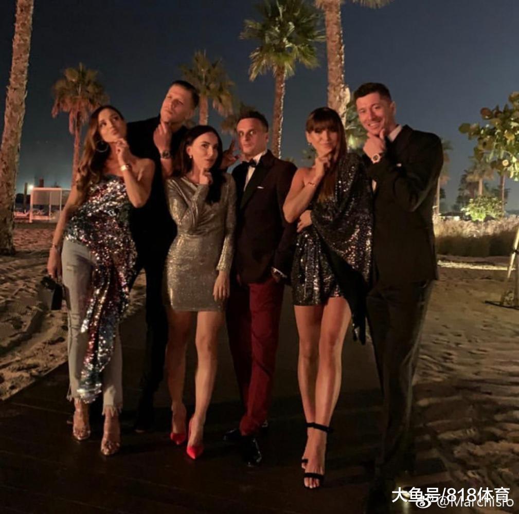 C罗乔治娜迪拜度假!游艇热吻帆船酒店当背景 带迷你罗看烟花跨年