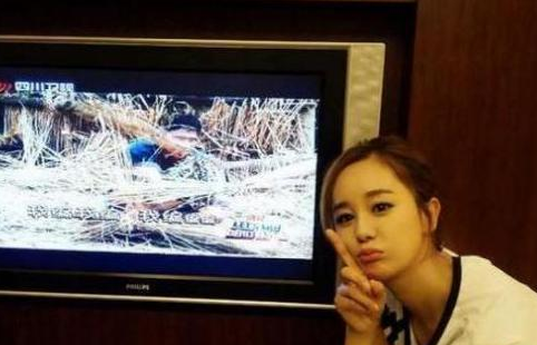 海陆的豪宅有多豪华？卧室大床都是红实木的，客厅墙上全用大理石