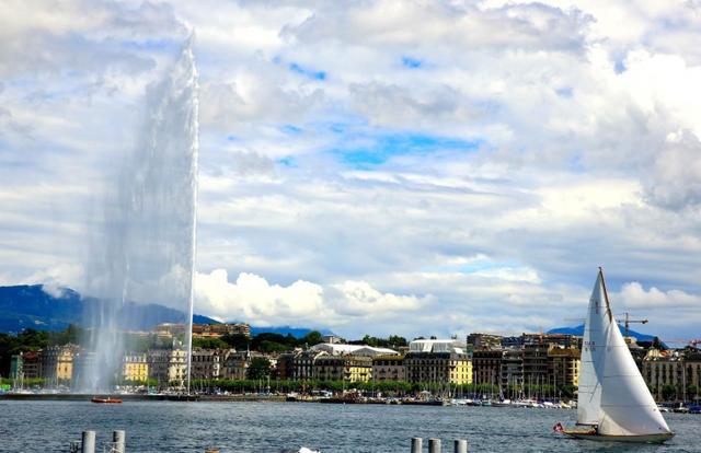 世界上最刺激的喷泉，7顿水冲到140米高空，水速达每小时200千米