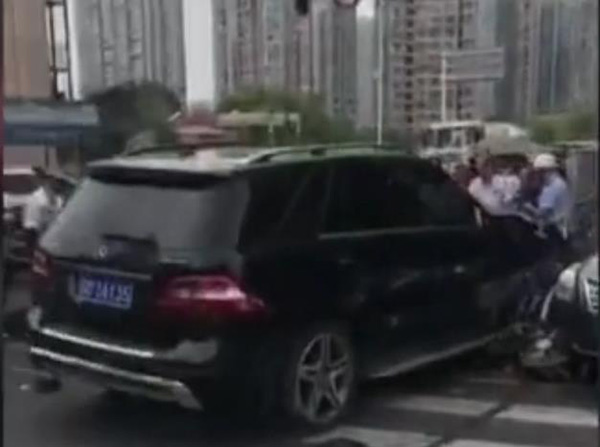 常州奔驰车祸：肇事司机非车主，送还修理车路上发生事故