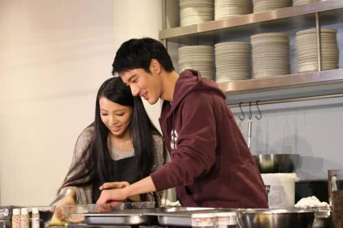 王力宏结婚6年从不晒老婆，看到婚纱照后，网友：这颜值谁敢晒啊