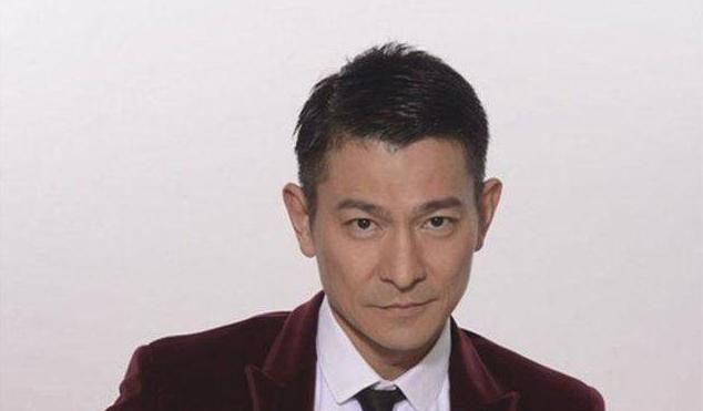 《流浪地球》剧组又引爆笑！为续集空手套天王，不坑吴京改坑他